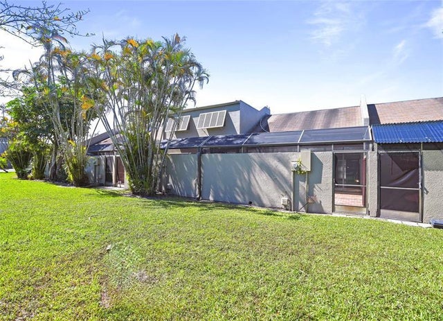 5 of 39 - 1111 Windward Dr, Pembroke Pines, FL