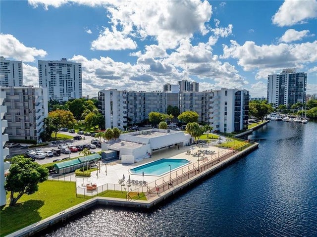 2 of 32 - 3475 N Country Club Dr 710, Miami, FL