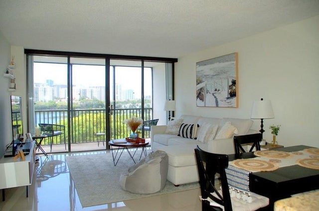 5 of 32 - 3475 N Country Club Dr 710, Miami, FL