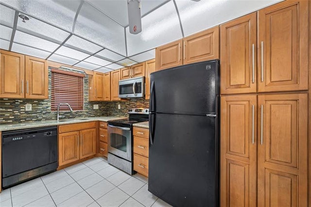 5 of 24 - 3150 W Rolling Hills Cir 210, Davie, FL