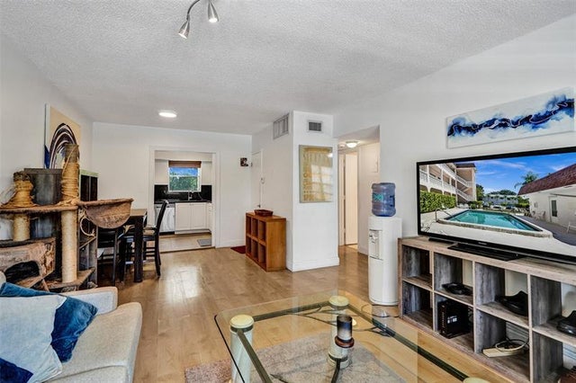 3 of 17 - 601 Se 5th Ct 309, Fort Lauderdale, FL