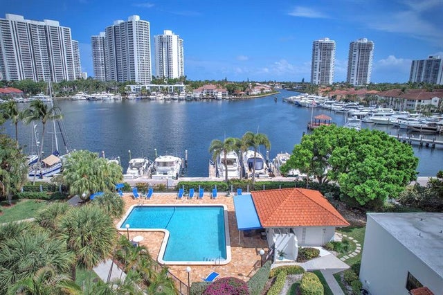 2 of 30 - 3571 Magellan Cir 343-4, Aventura, FL