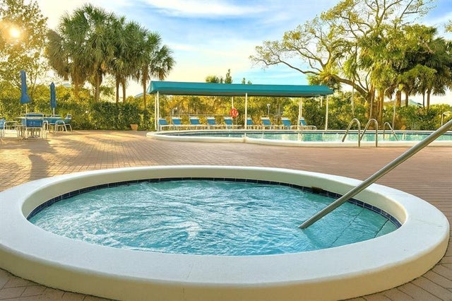 2 of 27 - 4001 Hillcrest Dr 407, Hollywood, FL