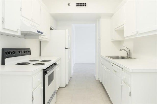 4 of 27 - 4001 Hillcrest Dr 407, Hollywood, FL