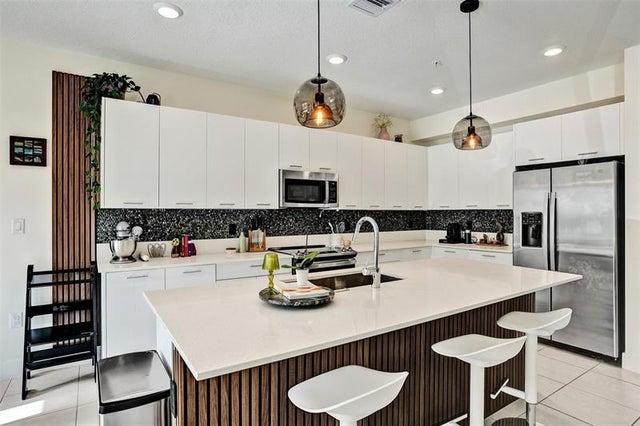 8001 Nw 41st St F-109, Miami