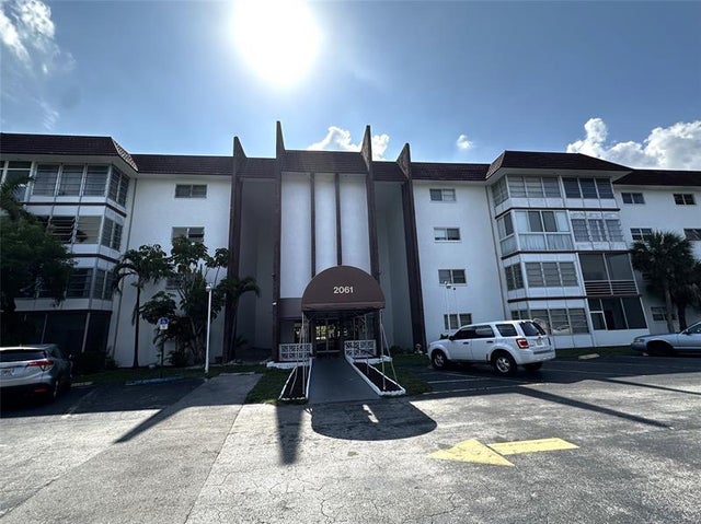 1 of 11 - 2061 Nw 47th Ter 414, Lauderhill, FL