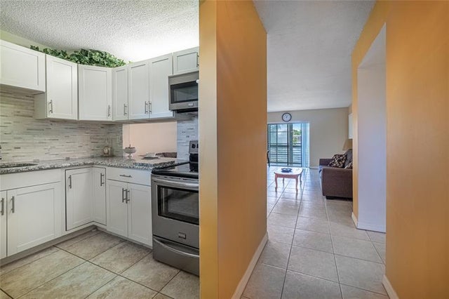 4 of 35 - 2721 Garden Dr N 310, Lake Worth, FL