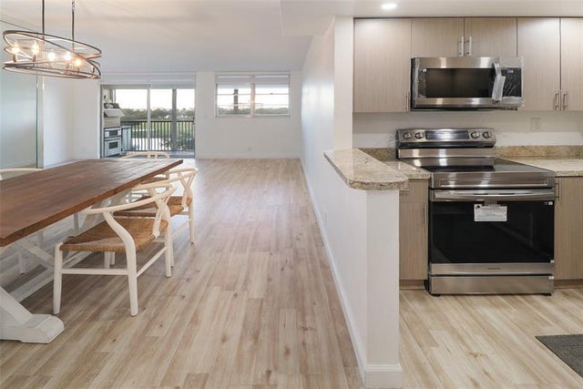 3 of 40 - 3300 W Rolling Hills Cir 503, Davie, FL