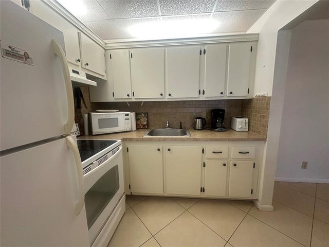 3 of 62 - 27 Newport B 27, Deerfield Beach, FL