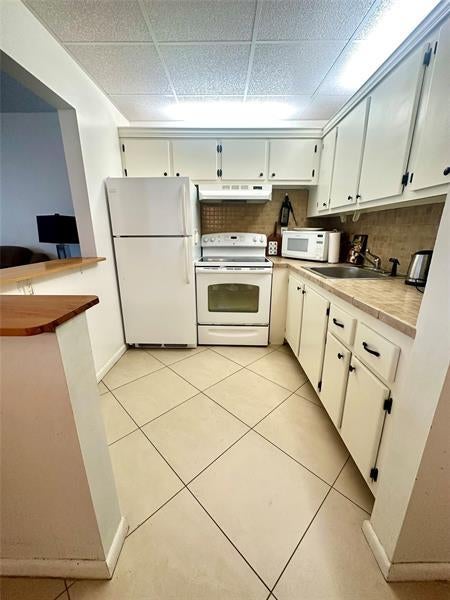 4 of 62 - 27 Newport B 27, Deerfield Beach, FL