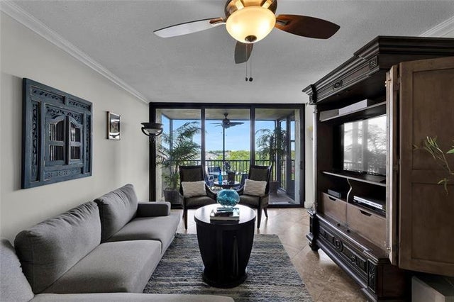 2 of 40 - 105 Lake Emerald Dr 711, Oakland Park, FL