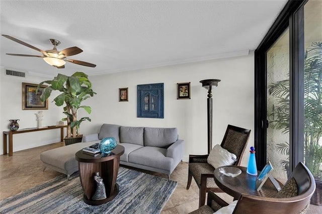 3 of 40 - 105 Lake Emerald Dr 711, Oakland Park, FL