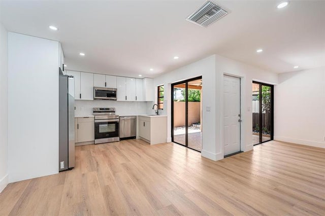 4 of 15 - 3463 Sw 52nd Ave 3463, Hollywood, FL
