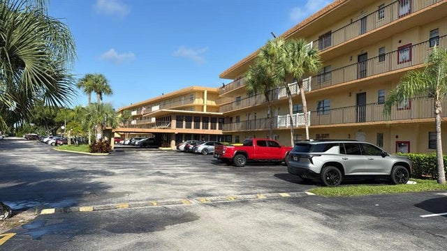 1 of 8 - 9273 Sw 8th St 216, Boca Raton, FL