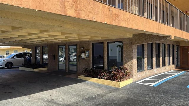 4 of 8 - 9273 Sw 8th St 216, Boca Raton, FL