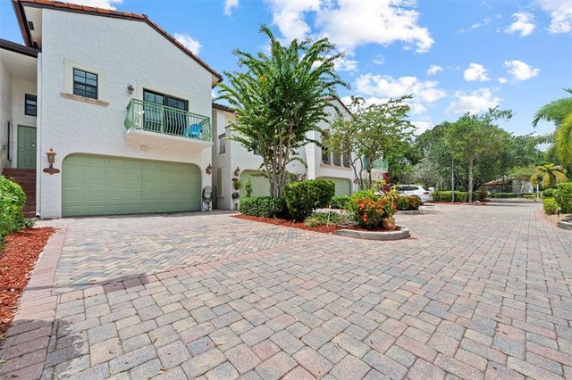 1 of 28 - 2924 Hidden Harbour Ct, Fort Lauderdale, FL