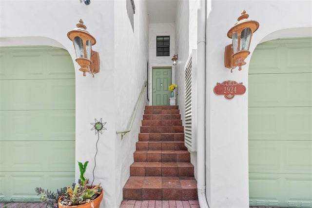 4 of 28 - 2924 Hidden Harbour Ct, Fort Lauderdale, FL