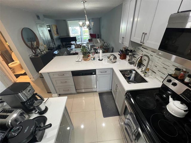 1 of 30 - 1040 Se 4th Ave 123, Deerfield Beach, FL