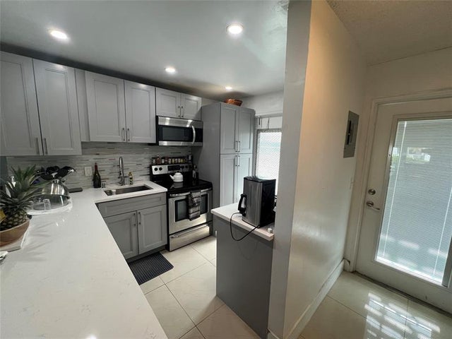 3 of 30 - 1040 Se 4th Ave 123, Deerfield Beach, FL