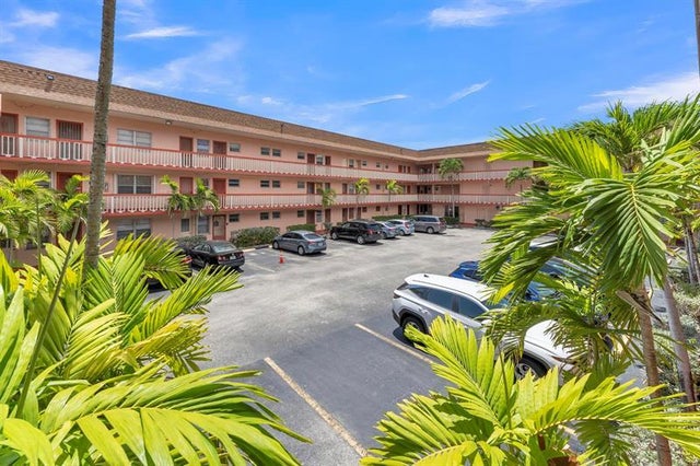 2 of 49 - 18707 Ne 14th Ave 638, Miami, FL
