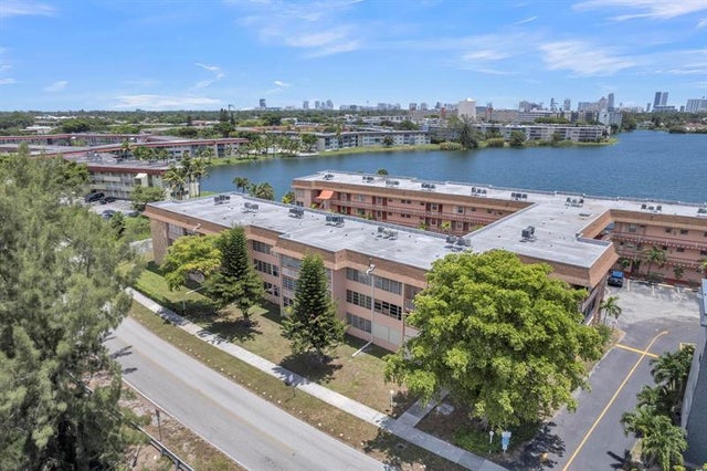 5 of 49 - 18707 Ne 14th Ave 638, Miami, FL
