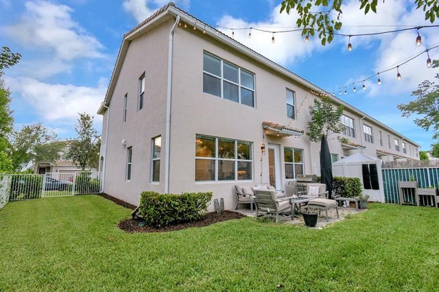 3 of 45 - 1105 Banyan Dr, Hollywood, FL