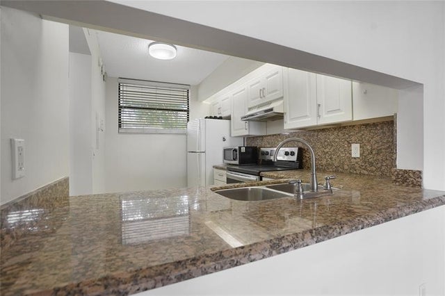 4 of 39 - 109 Lake Emerald Dr 110, Oakland Park, FL