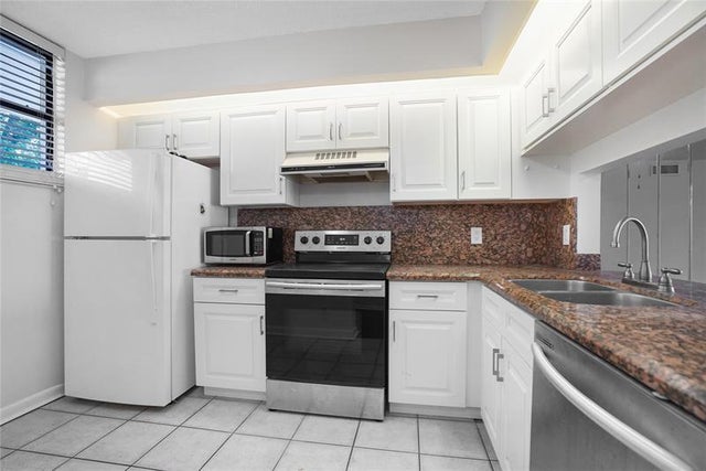 5 of 39 - 109 Lake Emerald Dr 110, Oakland Park, FL