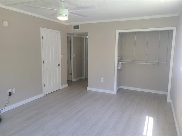 2 of 14 - 1700 Ne 191st St 100, Miami, FL
