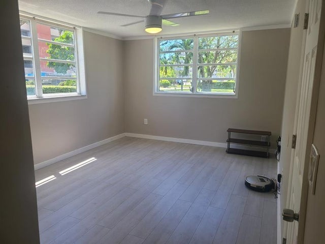 3 of 14 - 1700 Ne 191st St 100, Miami, FL