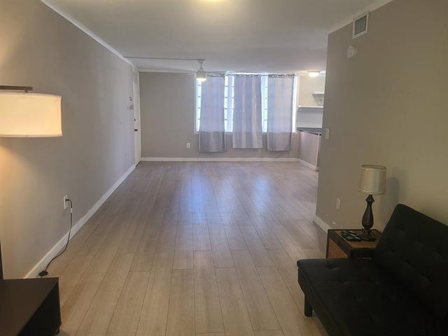4 of 14 - 1700 Ne 191st St 100, Miami, FL