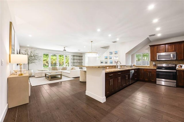 5 of 26 - 834 Sw 16th St, Fort Lauderdale, FL