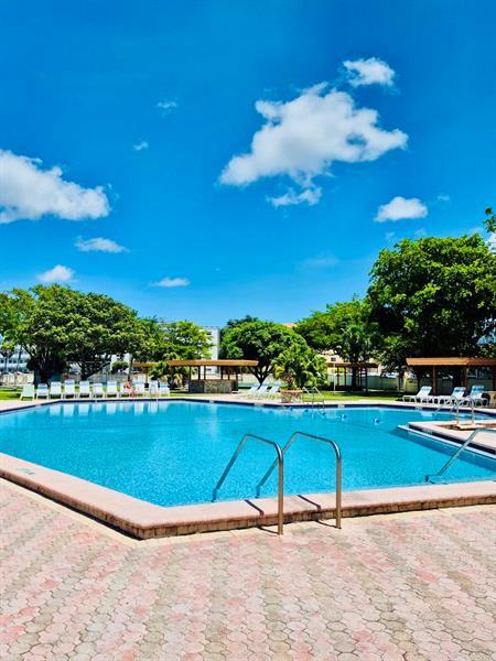 1 of 37 - 4000 Nw 44th 106, Lauderdale Lakes, FL