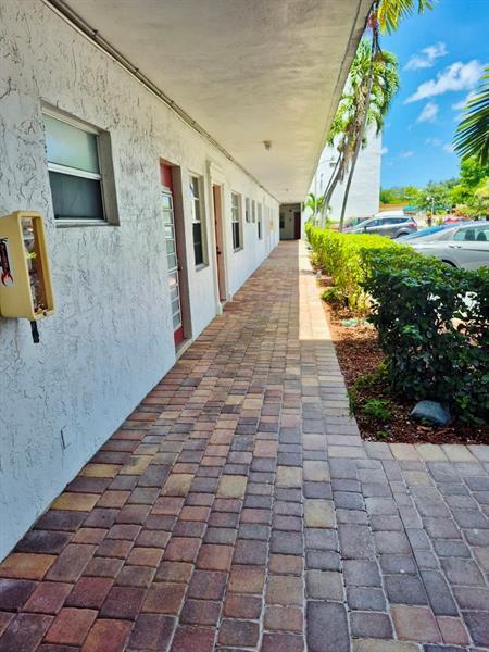 2 of 37 - 4000 Nw 44th 106, Lauderdale Lakes, FL