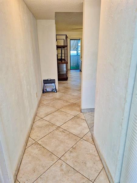 4 of 37 - 4000 Nw 44th 106, Lauderdale Lakes, FL