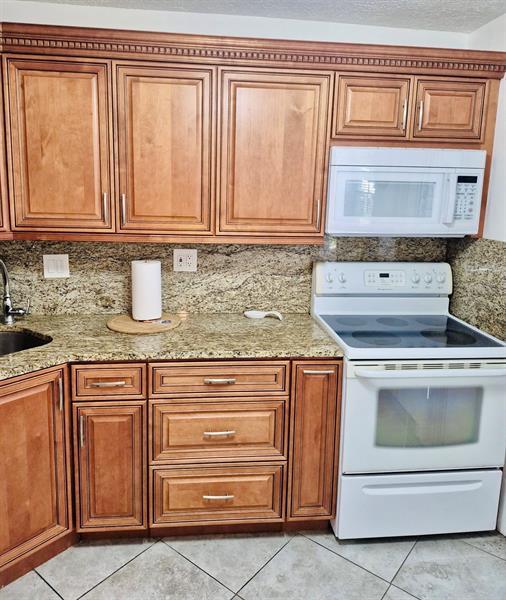 5 of 37 - 4000 Nw 44th 106, Lauderdale Lakes, FL