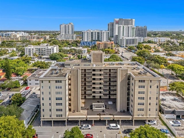 1 of 20 - 1811 Jefferson St 203, Hollywood, FL