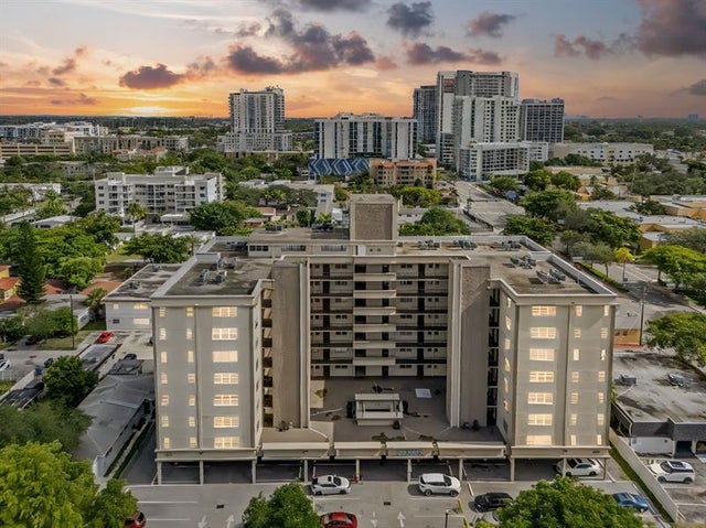 2 of 20 - 1811 Jefferson St 203, Hollywood, FL