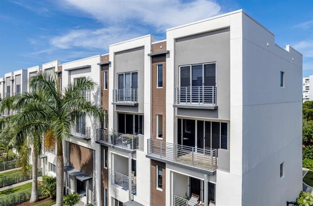1 of 24 - 1044 Ne 18th Ave 203, Fort Lauderdale, FL