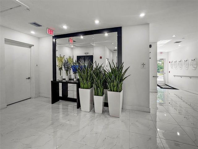 3 of 24 - 1044 Ne 18th Ave 203, Fort Lauderdale, FL