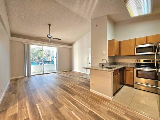 631 Lyons Rd 12207, Coconut Creek