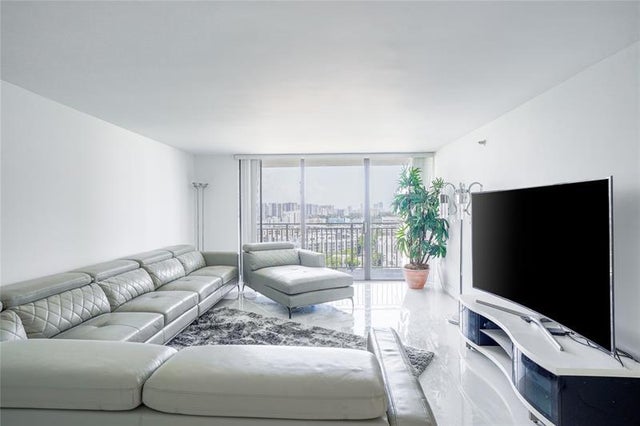 3 of 25 - 210 174 Street 1810, Sunny Isles Beach, FL
