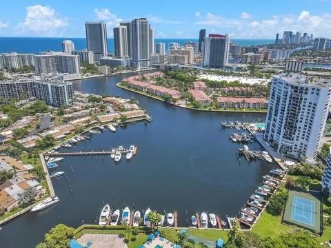 5 of 47 - 2500 Parkview Dr 814, Hallandale, FL