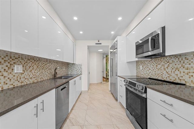 4 of 29 - 19500 Turnberry Way 15e, Aventura, FL