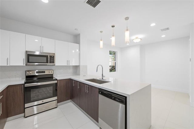 4 of 30 - 324 Sw 14th Ct 324, Fort Lauderdale, FL