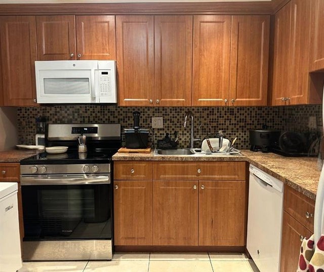 3 of 27 - 5985 Del Lago Cir 223, Sunrise, FL