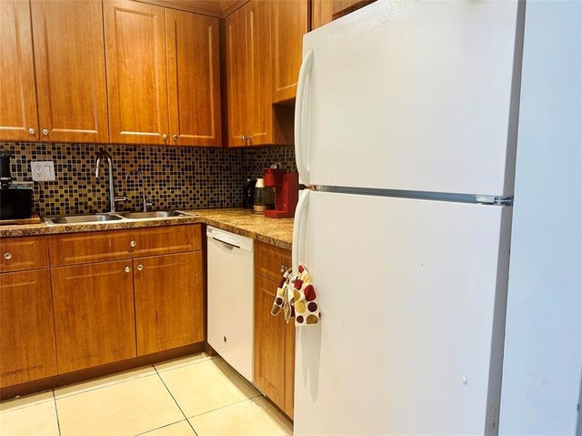 4 of 27 - 5985 Del Lago Cir 223, Sunrise, FL