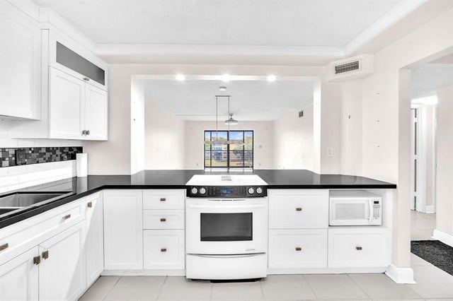 5 of 26 - 4930 E Sabal Palm Blvd 414, Tamarac, FL