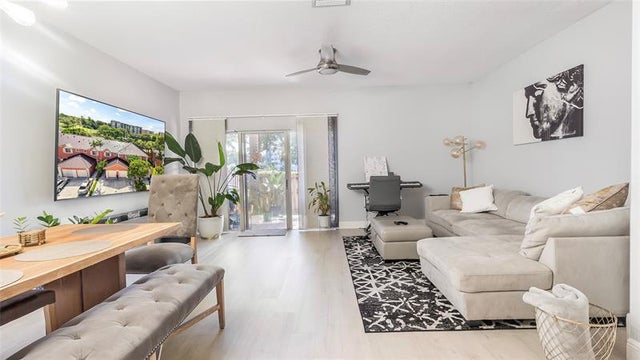 3 of 37 - 964 Nw 100th Ave, Pembroke Pines, FL