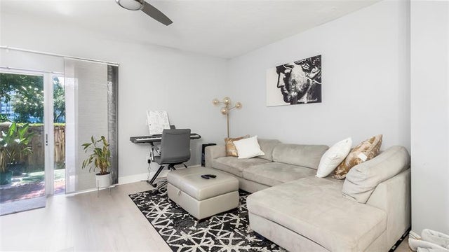 4 of 37 - 964 Nw 100th Ave, Pembroke Pines, FL